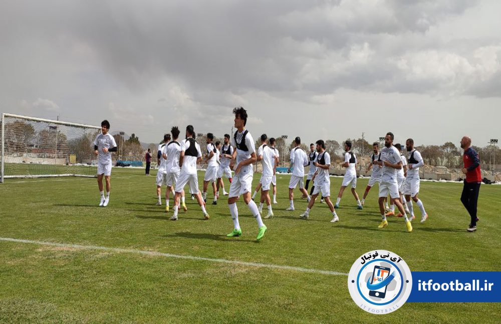 تمرین بازیکنان در باشگاه خوشه الماس ملکان